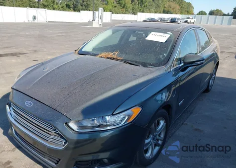 2015 Ford Fusion Energi Titanium z USA, uszkodzony, nr VIN 3FA6P0SU8FR243611